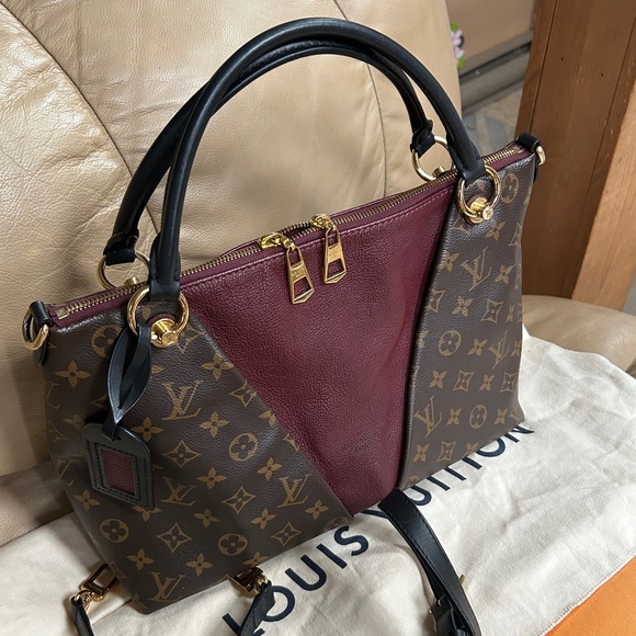 FULL INCLUSION 🔥🔥Stunning Louis Vuitton V tote  in monogram/Merlot - Picture 1 of 15
